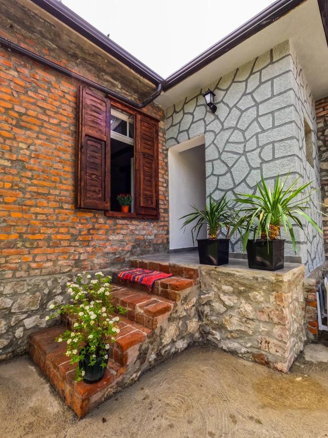 Intown Guesthouse Shkoder Shkodër Exterior foto