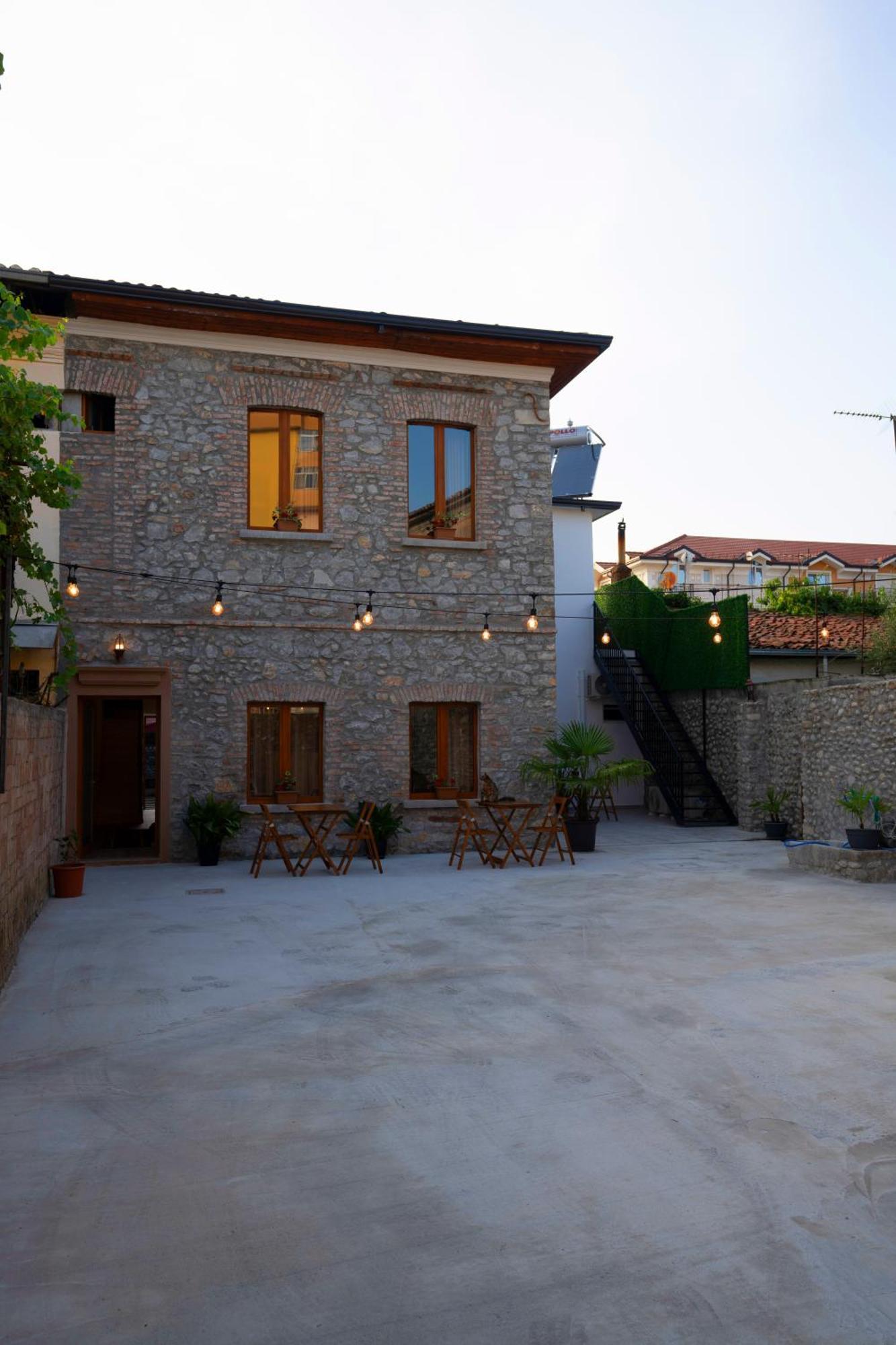 Intown Guesthouse Shkoder Shkodër Exterior foto