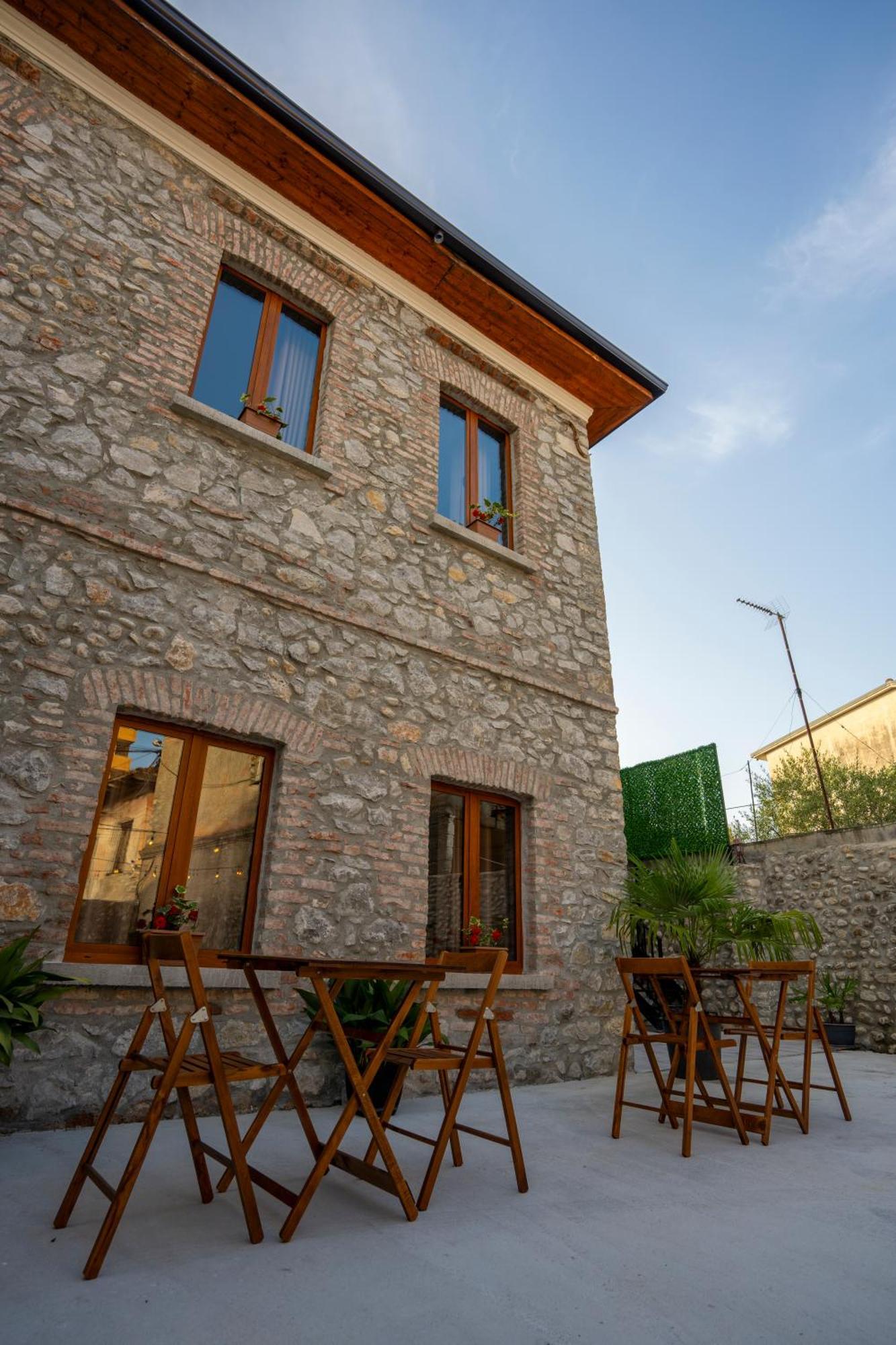 Intown Guesthouse Shkoder Shkodër Exterior foto