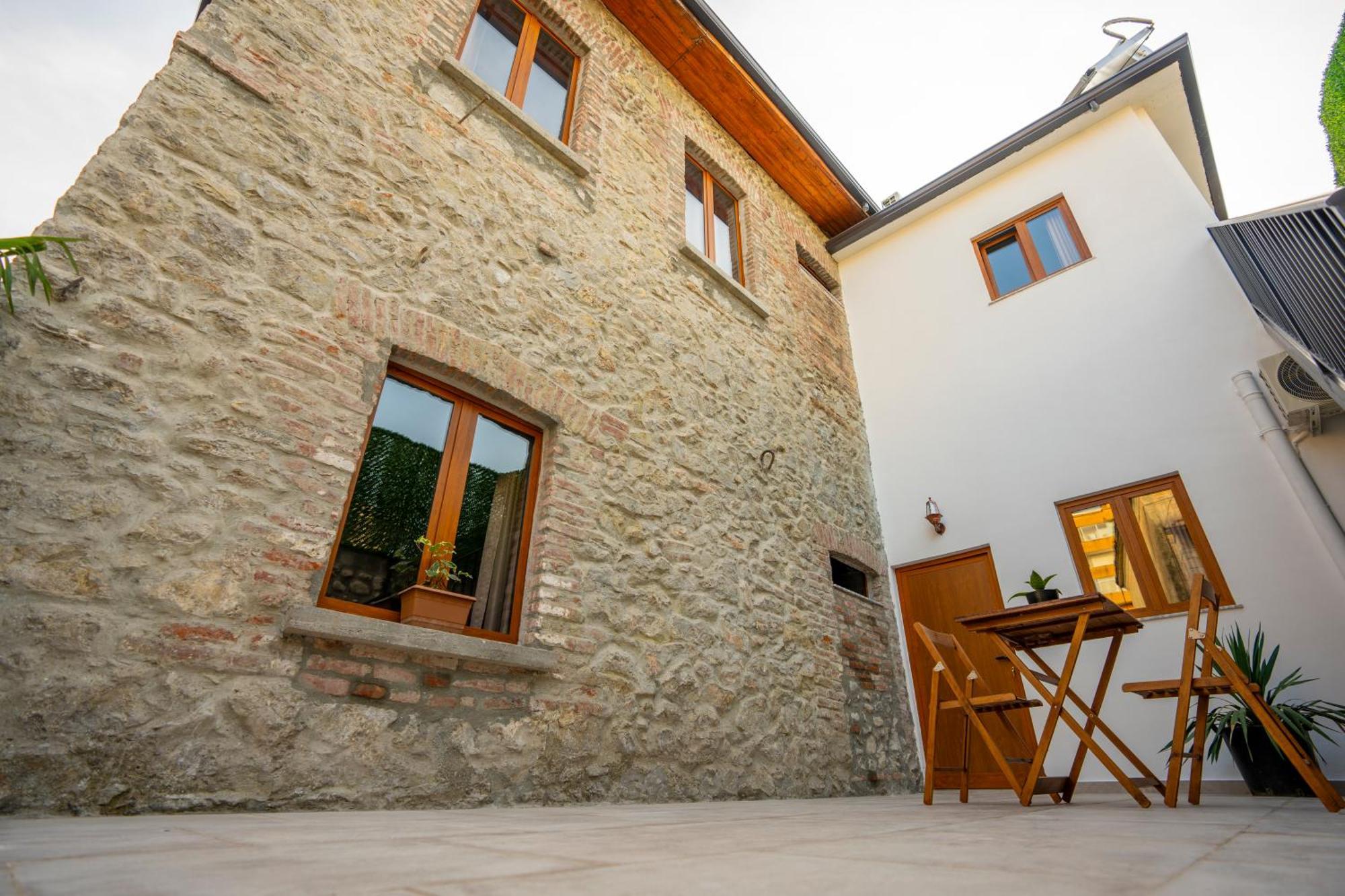 Intown Guesthouse Shkoder Shkodër Exterior foto