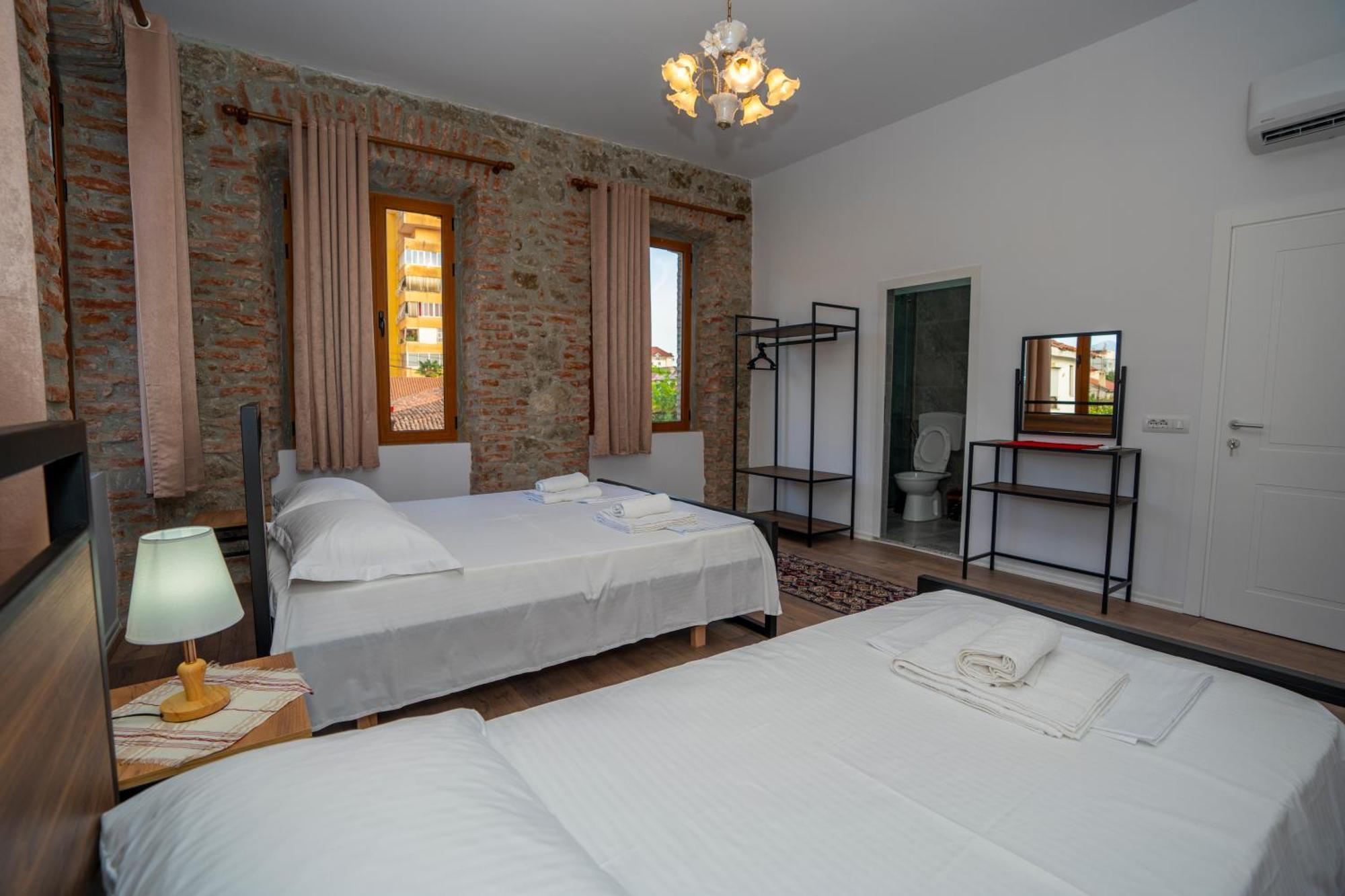 Intown Guesthouse Shkoder Shkodër Exterior foto