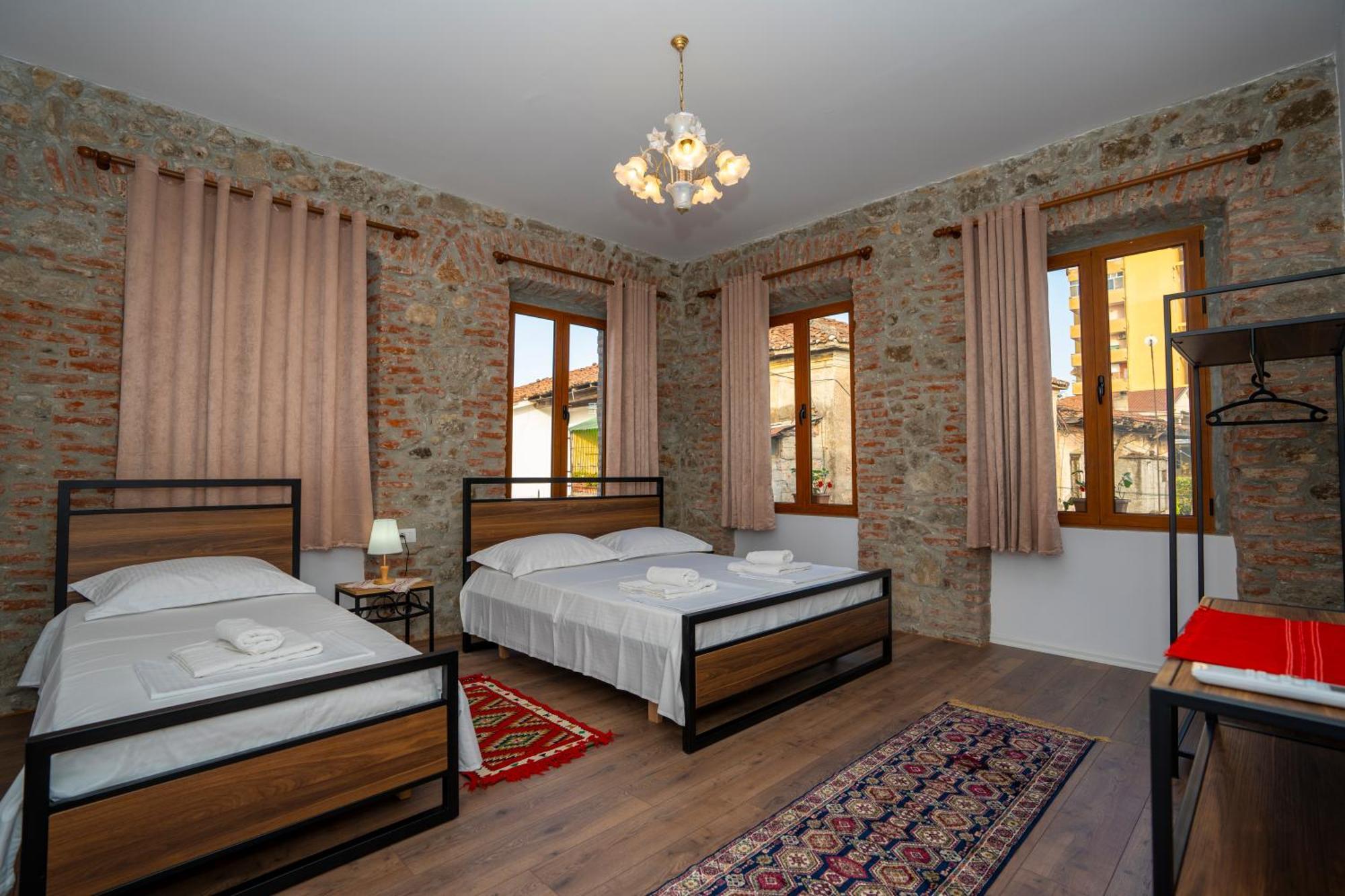 Intown Guesthouse Shkoder Shkodër Exterior foto