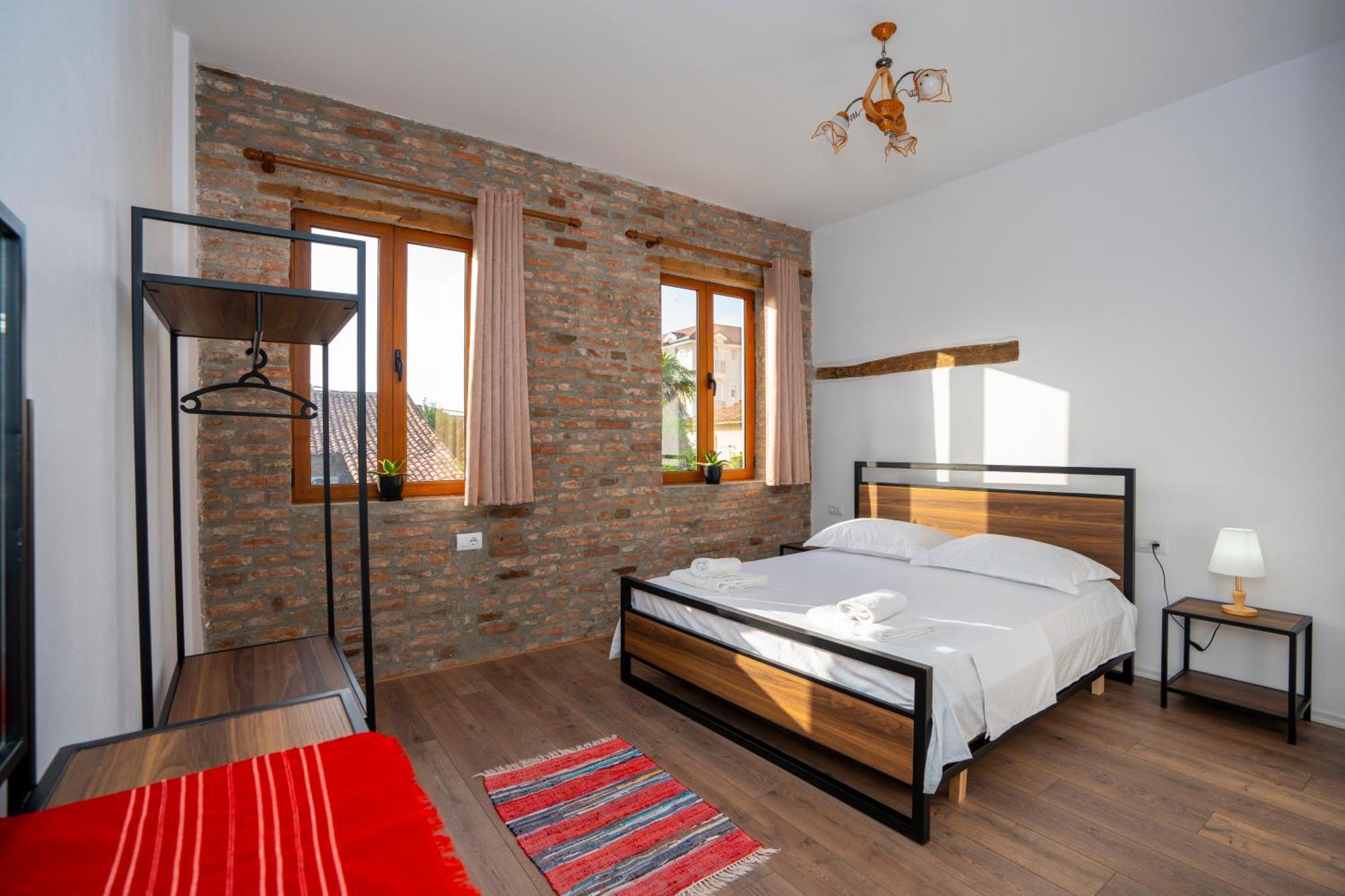 Intown Guesthouse Shkoder Shkodër Exterior foto