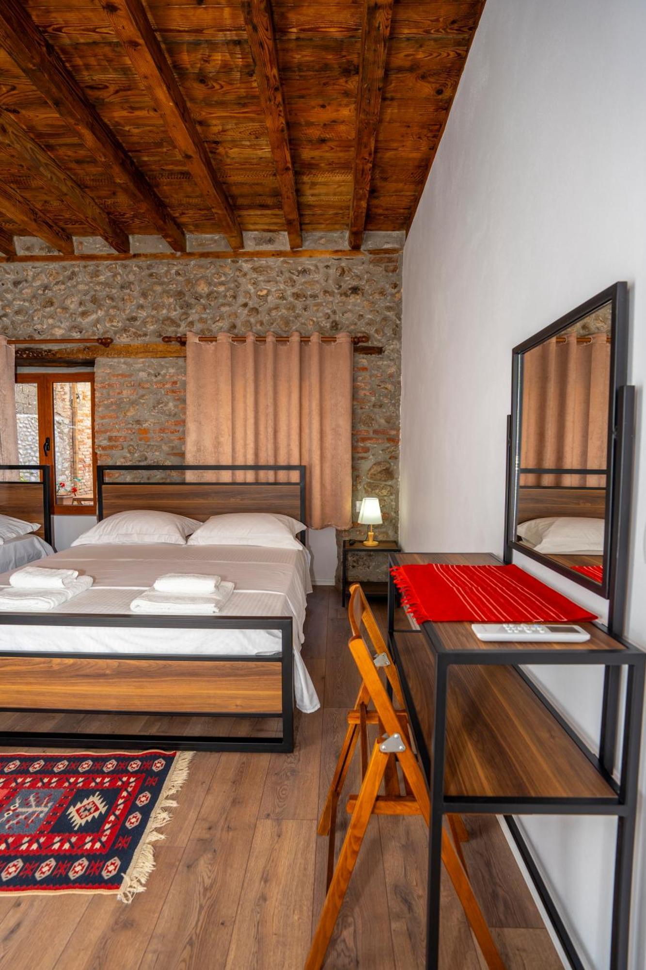 Intown Guesthouse Shkoder Shkodër Exterior foto